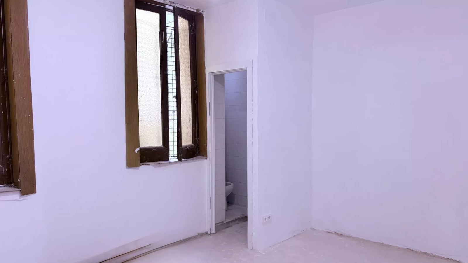 Madrid, MAD 28012 - Unit pt iz - - Interior Photo - Image 2 of 3