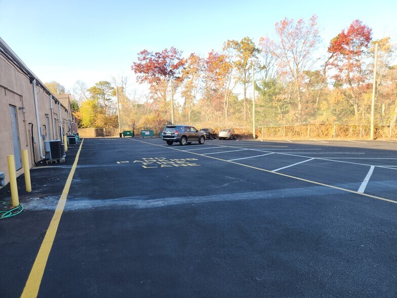 249 Chambers Bridge Rd, Brick, NJ à louer - Photo du bâtiment - Image 2 de 3