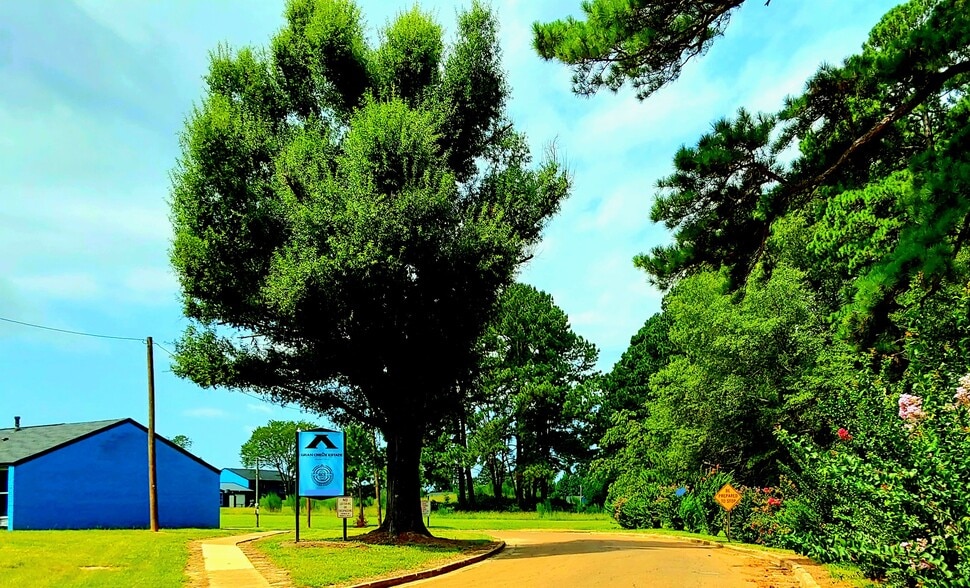 1032 Mullins, Magnolia, AR for sale - Building Photo - Image 1 of 5