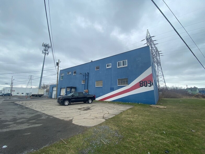 745 Walden ave, Buffalo, NY for lease - Building Photo - Image 2 of 4