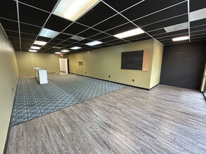 1315-1325 W Sunshine St, Springfield, MO for lease Interior Photo- Image 2 of 8