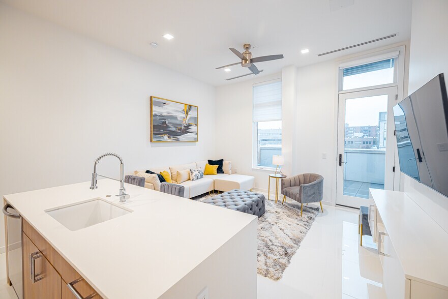 400 S Old Woodward Ave, Birmingham, MI à vendre - Photo intérieure - Image 3 de 73