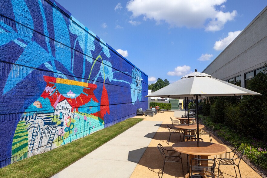 4222 Emperor Blvd, Durham, NC à louer - Photo du bâtiment - Image 3 de 5