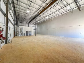 2000 Bob Wade NW ln, Huntsville, AL à louer Photo intérieure- Image 2 de 36