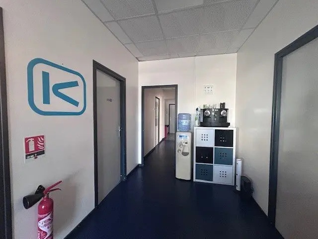 Office in Châtenoy-le-Royal for lease - Interior Photo - Image 1 of 4