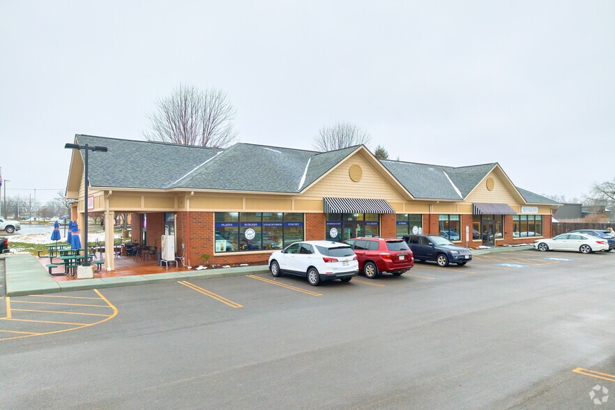 Retail Building Plus Five Lots portefeuille de 6 propriétés à vendre sur LoopNet.ca - Photo du bâtiment - Image 3 de 4