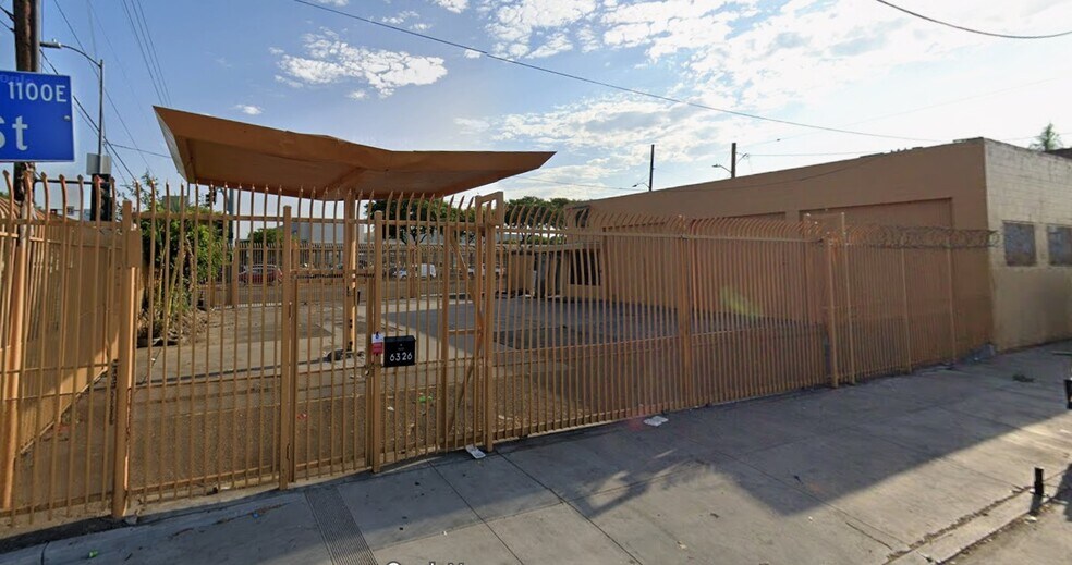6326 S Central Ave, Los Angeles, CA à louer - Photo du bâtiment - Image 3 de 4