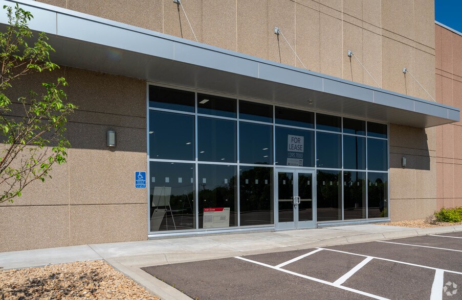 19730 S Diamond Lake Rd, Rogers, MN à louer - Photo du bâtiment - Image 2 de 11