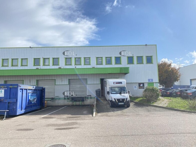 Industrial in Genas for lease - Building Photo - Image 2 of 15