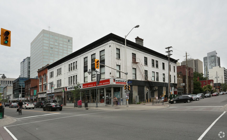 223-231 Bank St, Ottawa, ON for lease - Building Photo - Image 3 of 8