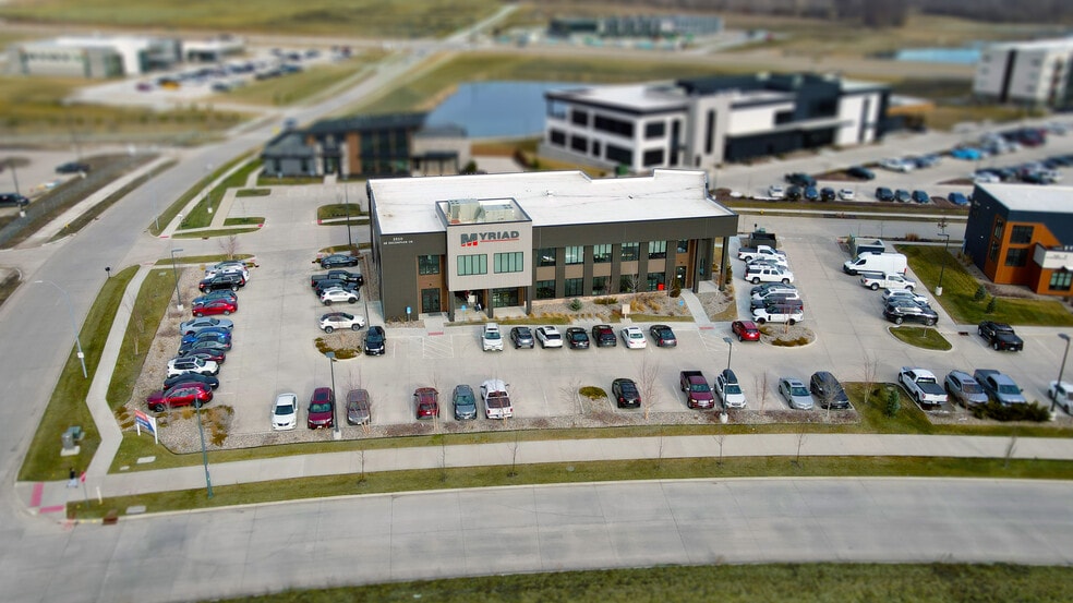 2520 SE Encompass Dr, Waukee, IA à louer - Photo du bâtiment - Image 3 de 4