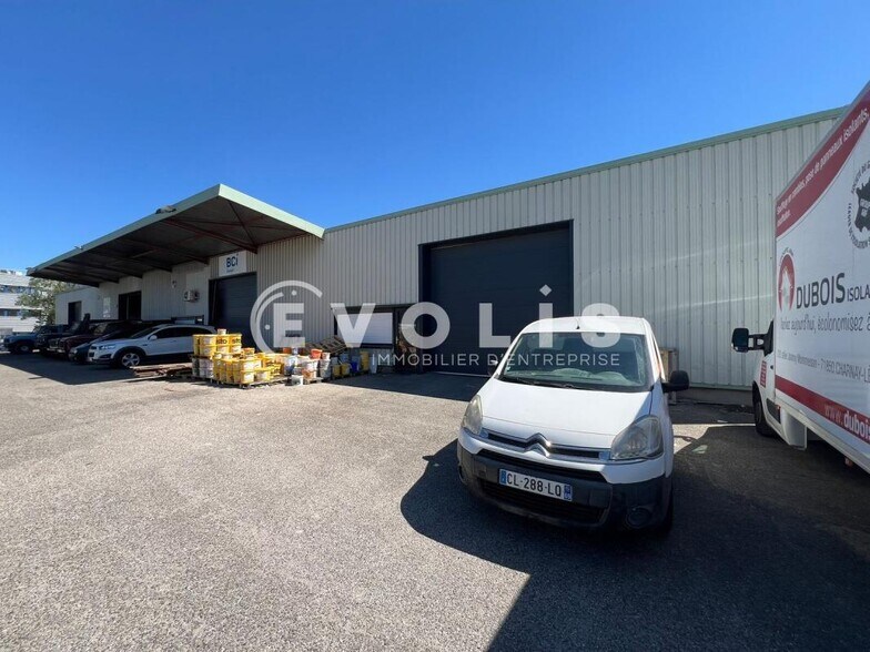 Flex dans Beynost à louer - Photo du bâtiment - Image 2 de 10