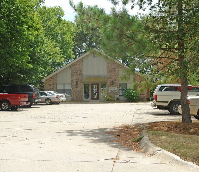 27 W Township St, Fayetteville, AR for lease - Primary Photo - Image 1 of 10