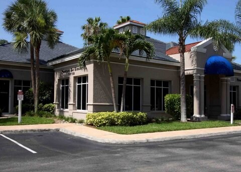 840 111th Ave N, Naples, FL à louer - Photo du bâtiment - Image 3 de 5