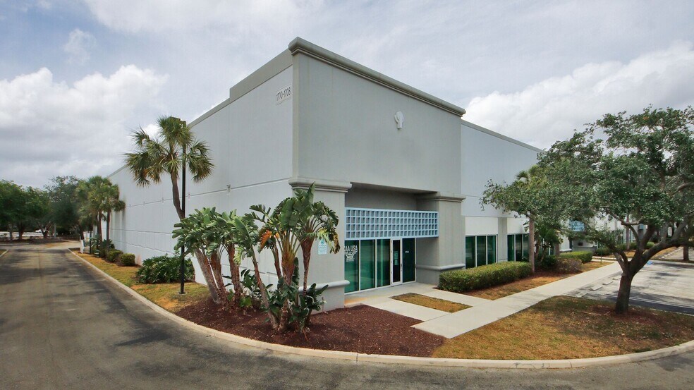 1300-1380 Park Central Blvd S, Pompano Beach, FL à louer - Photo du bâtiment - Image 1 de 1