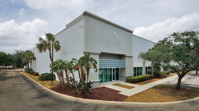 Plus de détails pour 1300-1380 Park Central Blvd S, Pompano Beach, FL - Industriel à louer