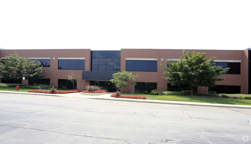 4200 Cantera Dr, Warrenville, IL for lease - Building Photo - Image 1 of 25