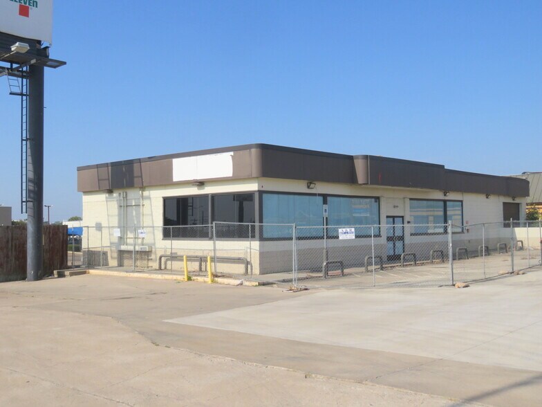 898 NE Alsbury Blvd, Burleson, TX à vendre - Photo du bâtiment - Image 2 de 9