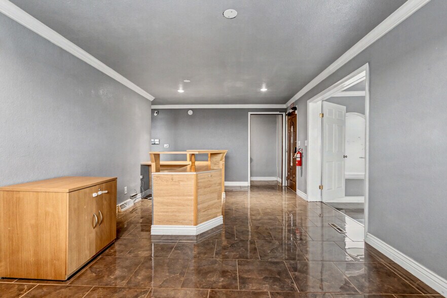 8326 Quivas Way, Denver, CO à louer - Photo du bâtiment - Image 2 de 20