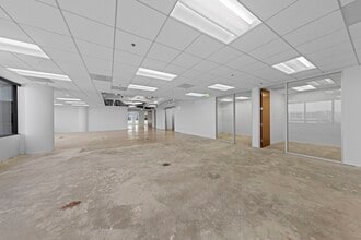 18100 Von Karman Ave, Irvine, CA à louer Photo intérieure- Image 2 de 13