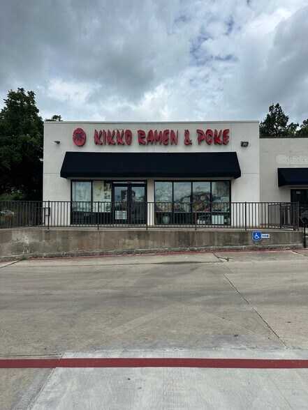 403 N Guadalupe St, San Marcos, TX à louer - Photo du bâtiment - Image 2 de 12