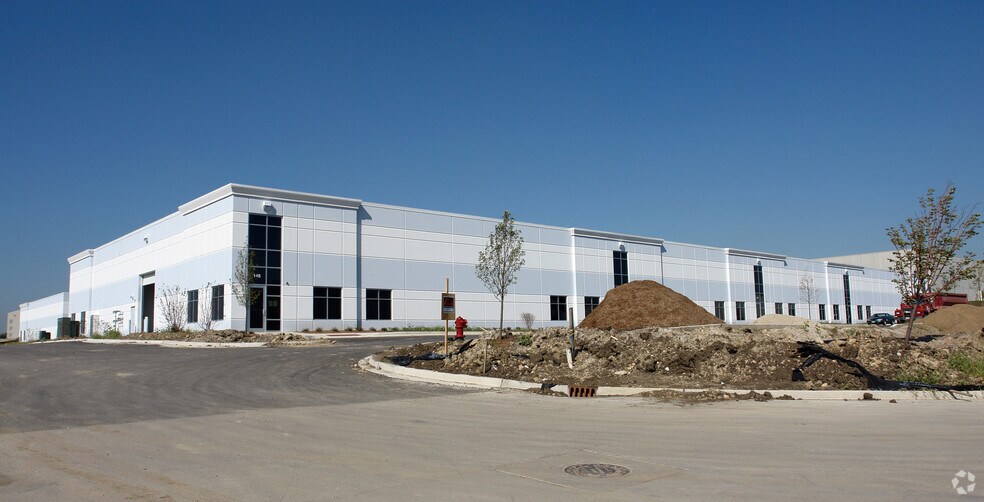 140-148 S Pinnacle Dr, Romeoville, IL à louer - Photo du bâtiment - Image 3 de 11