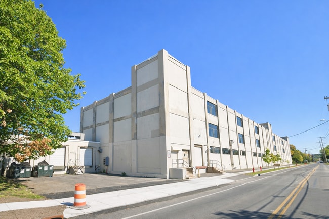 Plus de détails pour 1011 Erie Blvd E, Syracuse, NY - Industriel à vendre