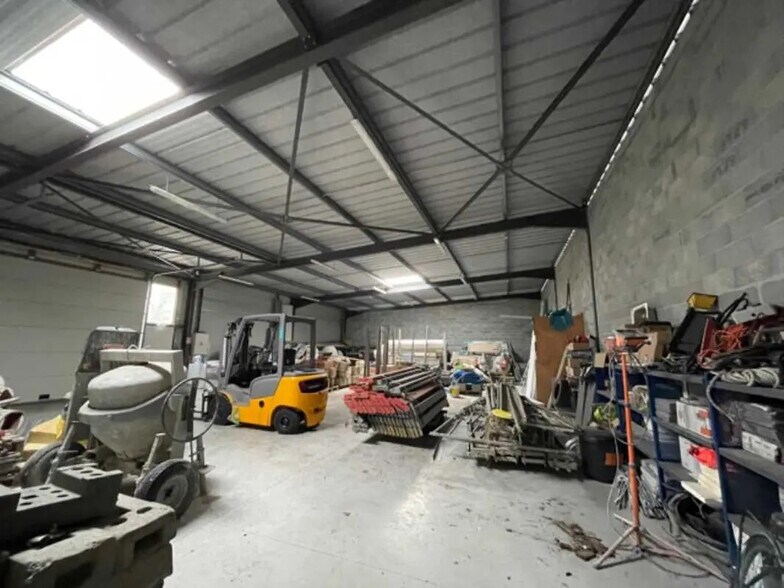 Office in Le Haillan for lease - Building Photo - Image 3 of 10