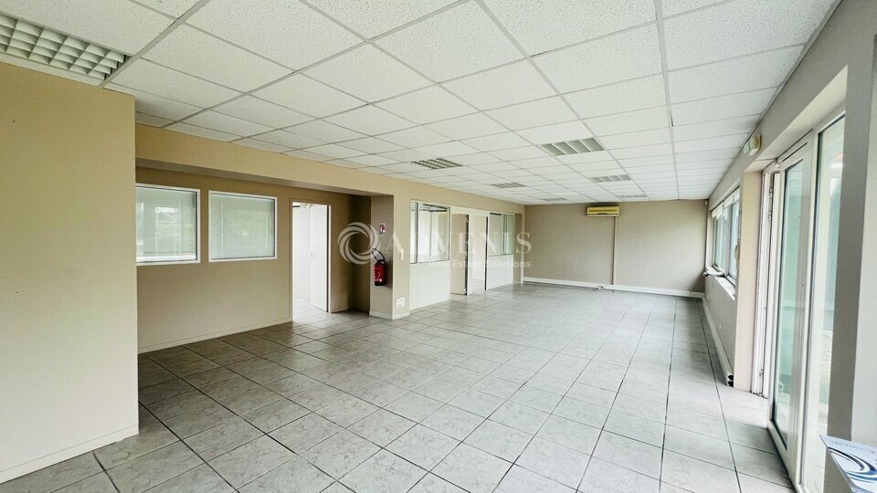Office in Pessac for lease Interior Photo- Image 1 of 6