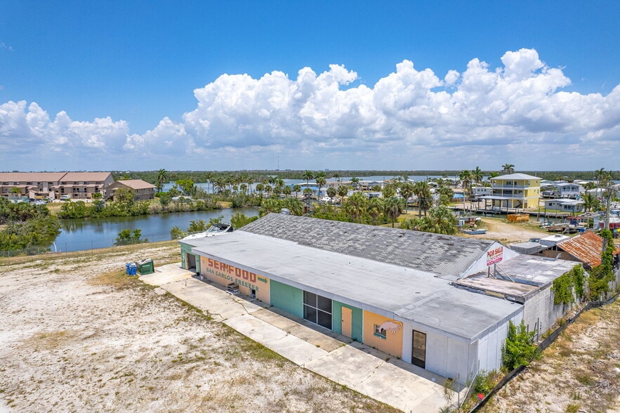 Fort Myers Beach Lot- In Lee County portfolio of 2 properties for sale on LoopNet.ca - Primary Photo - Image 1 of 1