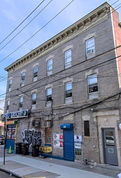 576 Ridgewood Ave, Brooklyn, NY for lease - Building Photo - Image 3 of 15
