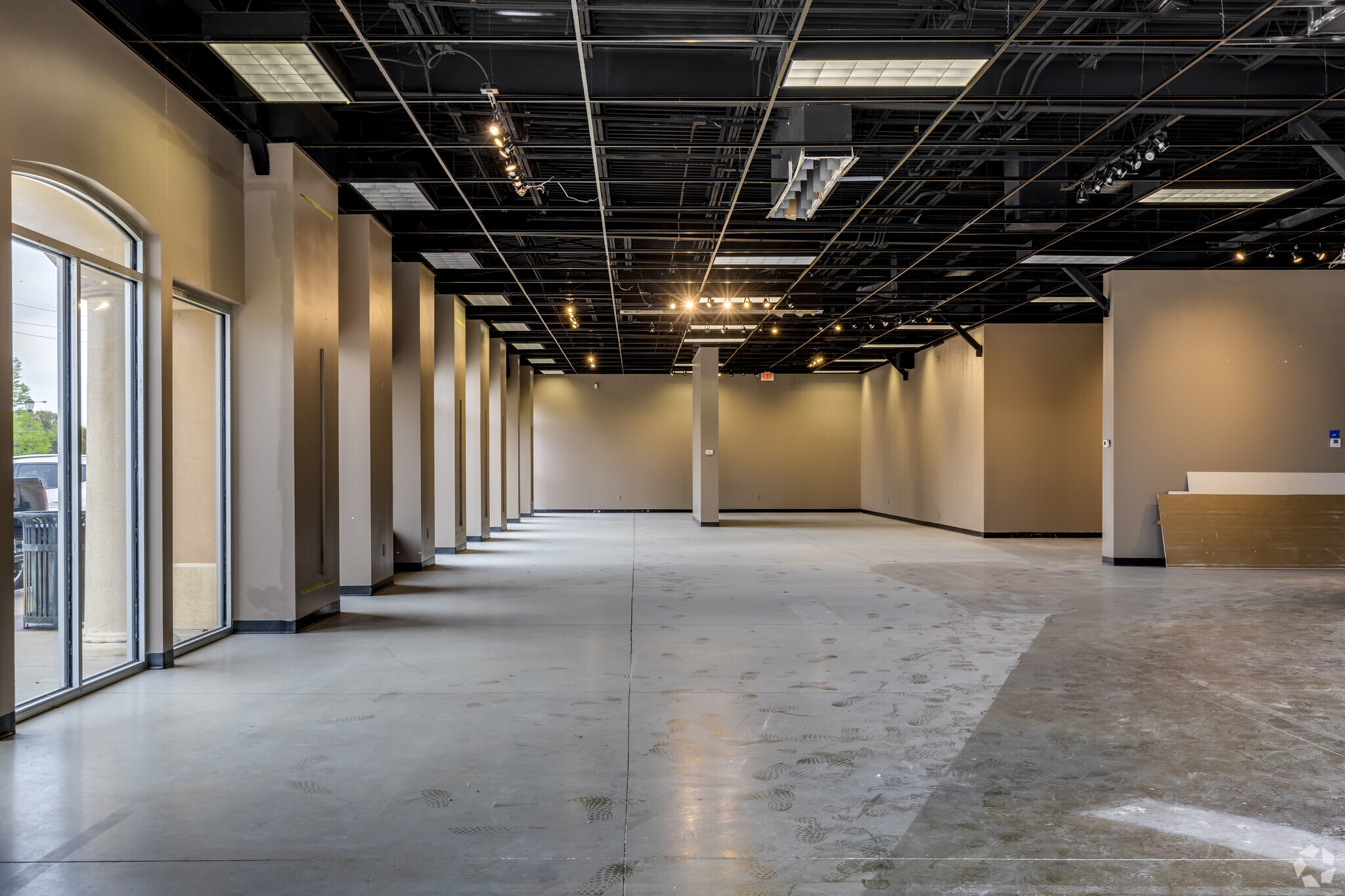 3100-3272 S Broadway, Edmond, OK for lease Interior Photo- Image 1 of 17