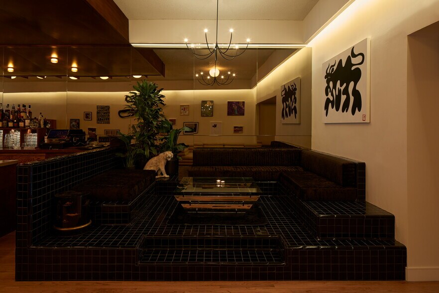 7746 Santa Monica Blvd, West Hollywood, CA à louer - Photo du bâtiment - Image 2 de 5