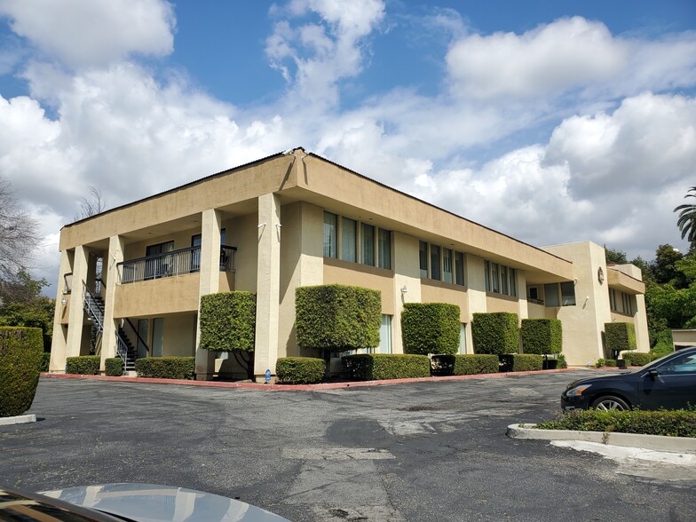 1074 Park View Dr, Covina, CA for lease - Building Photo - Image 1 of 26