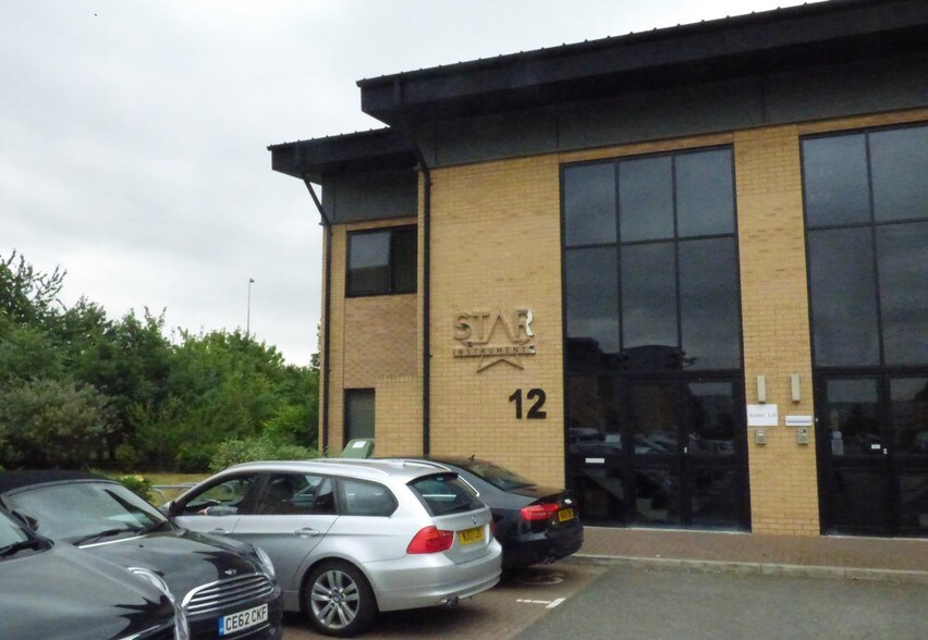 12-14 Eaton Court Rd, Eaton Socon à louer - Photo du bâtiment - Image 3 de 3