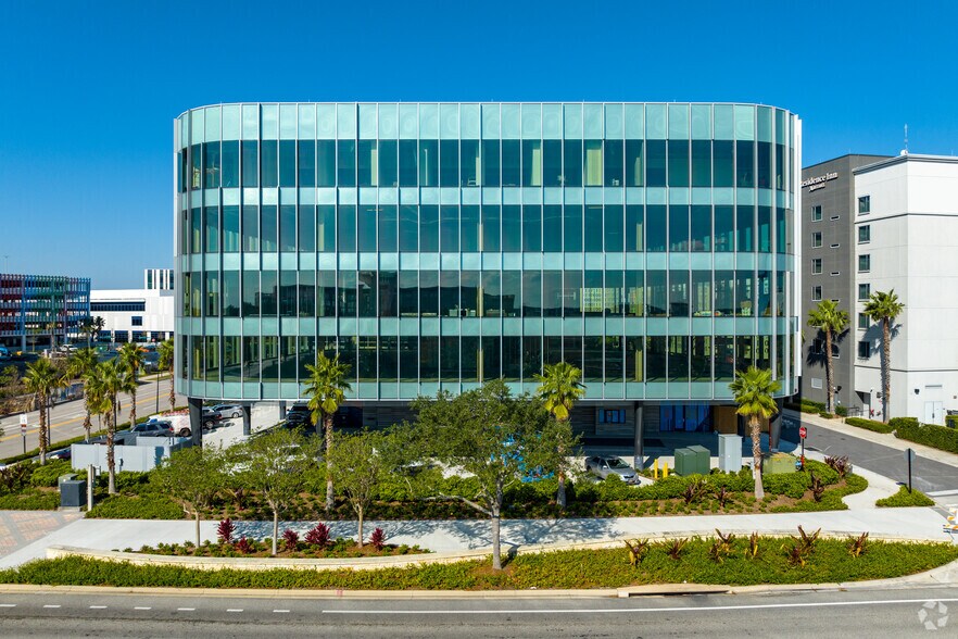 13495 Veterans Way, Orlando, FL à louer - Photo du bâtiment - Image 2 de 6