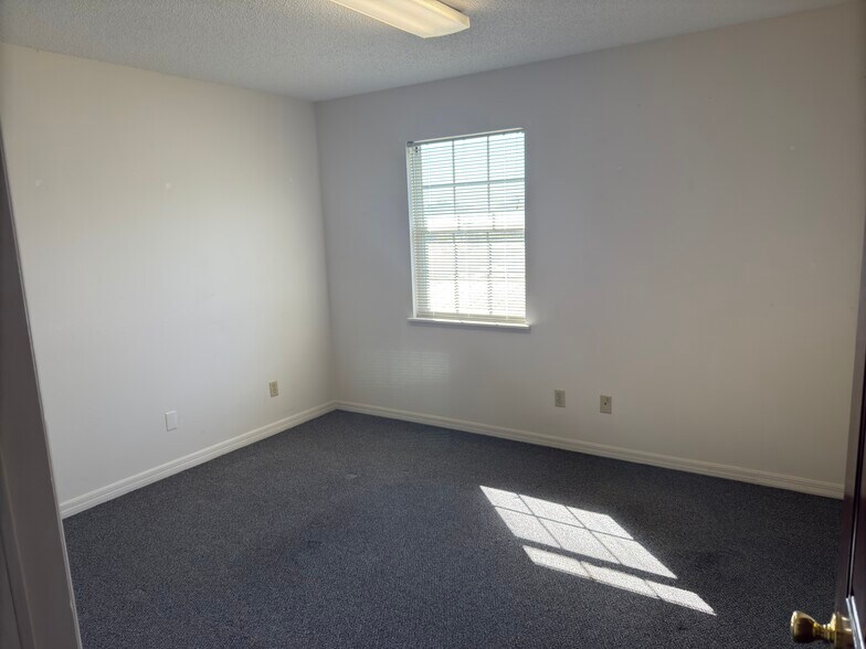 949 Tamiami Trl, Port Charlotte, FL for lease - Building Photo - Image 3 of 12
