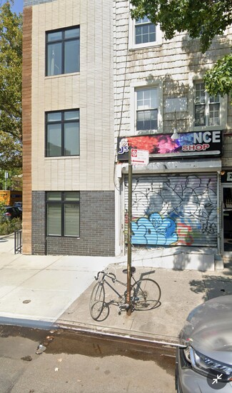 Plus de détails pour 216 Driggs Ave, Brooklyn, NY - Local commercial à louer