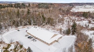 Plus de détails pour 2600 Miller Creek Dr, Traverse City, MI - Industriel à louer