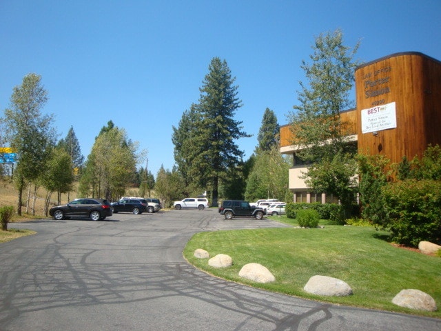 40200 Truckee Airport Rd, Truckee, CA for lease - Building Photo - Image 2 of 14