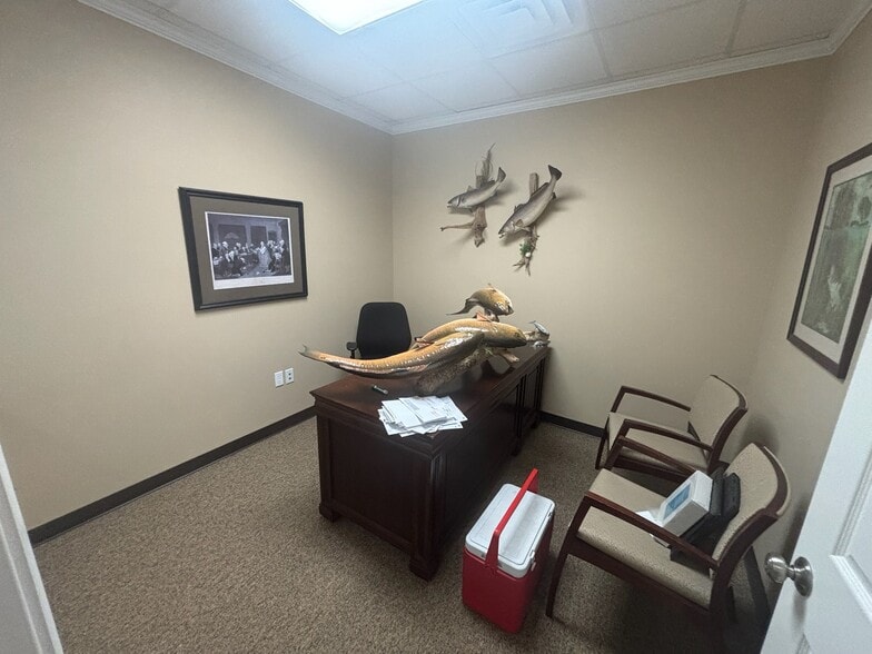 9151 Youree Dr, Shreveport, LA for sale - Building Photo - Image 2 of 17