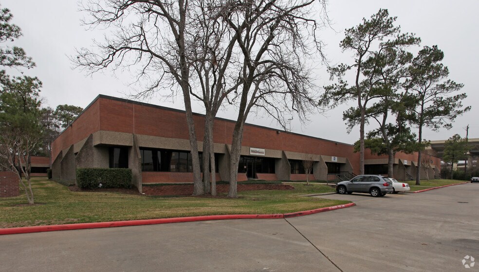 7051 Portwest Dr, Houston, TX à vendre - Photo du bâtiment - Image 1 de 5