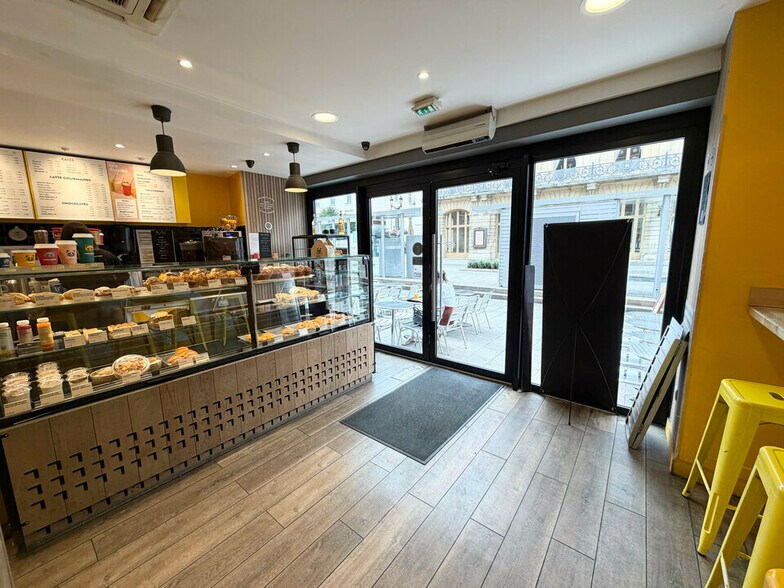 Retail in Reims for lease - Interior Photo - Image 2 of 14