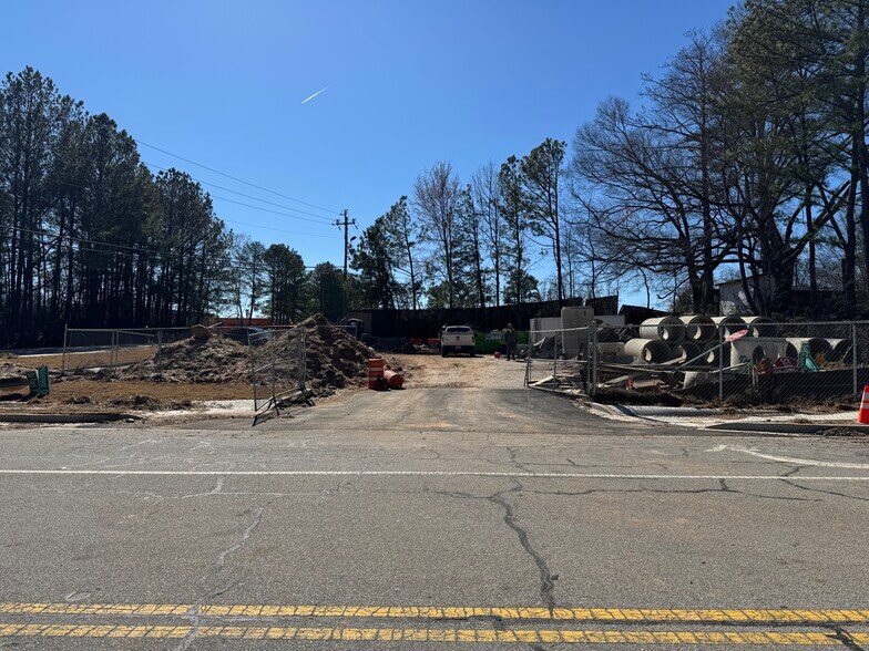 321 Six Flags Pkwy SW, Mableton, GA à louer - Photo du bâtiment - Image 3 de 10