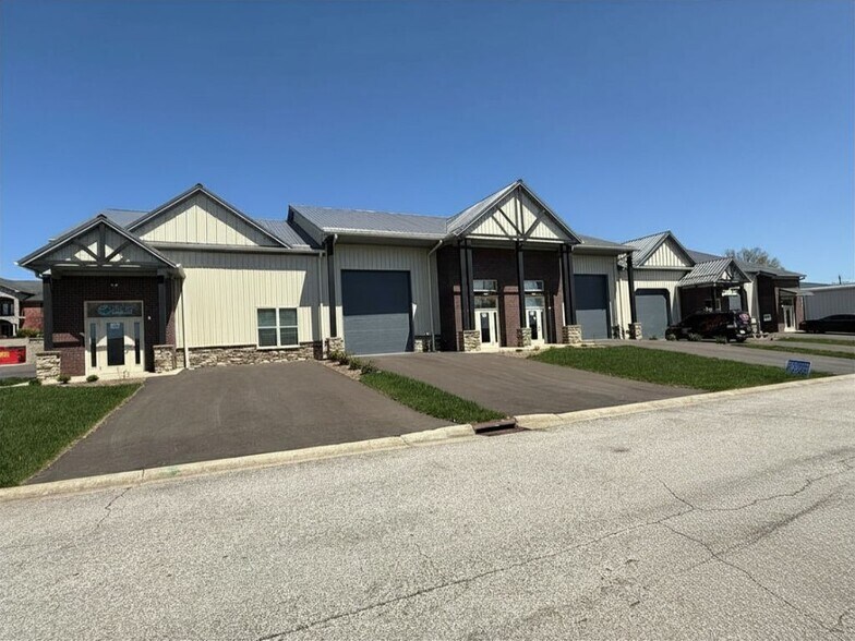 8000 Hardy Way, Sellersburg, IN à vendre - Photo du bâtiment - Image 1 de 5
