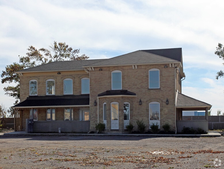 1601 Hopkins St, Whitby, ON for lease - Primary Photo - Image 1 of 5
