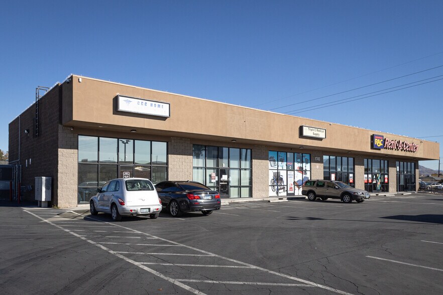 1735 N Nellis Blvd, Las Vegas, NV à louer - Photo du bâtiment - Image 3 de 6