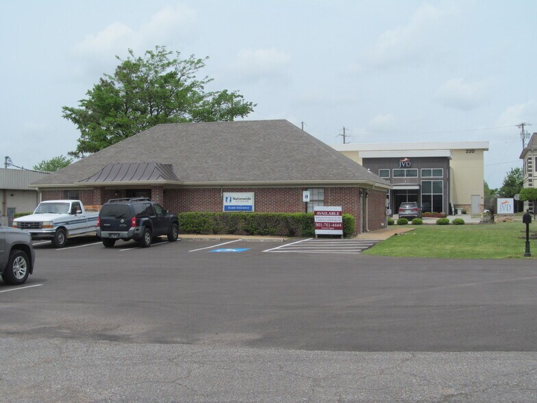212 Goodman Rd E, Southaven, MS à louer - Photo du bâtiment - Image 2 de 9