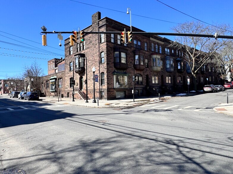 204 Lancaster St, Albany, NY à vendre - Photo du bâtiment - Image 2 de 34