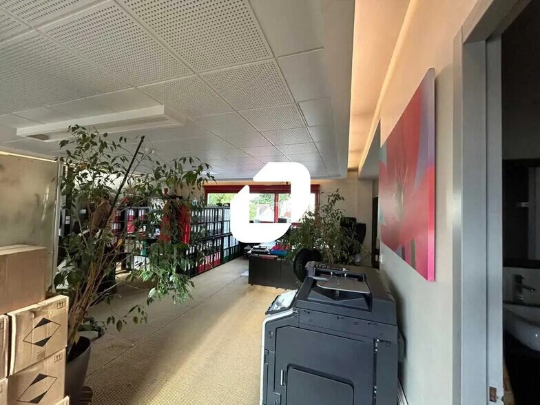 Bureau dans Ivry-sur-Seine à louer - Photo du bâtiment - Image 2 de 12